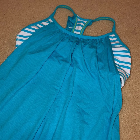 lululemon tank with built in sports bra - size 6 - Picture 2 of 2